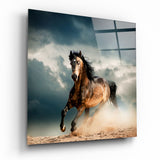 Cheval Alezan dans la Poussière de la Tempête tableau en verre - 40x40 cm