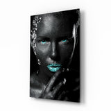 Donna dagli occhi turchesi con gemme argentate quadro in vetro - 72x46 cm