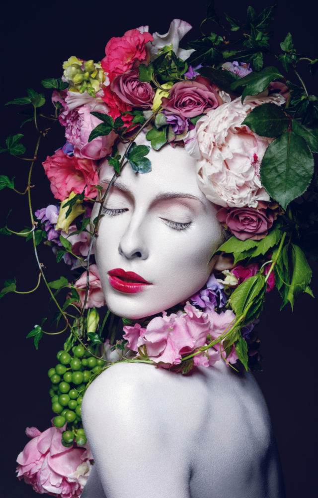 Blume und Frau Glasbild