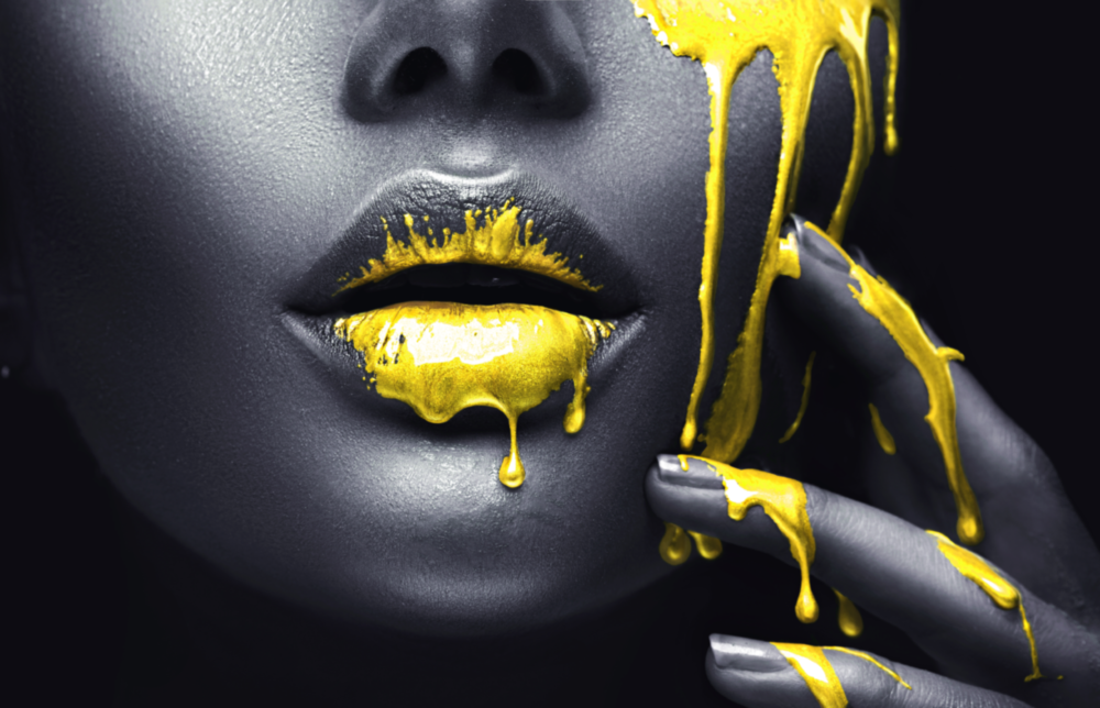 Arte della parete di vetro Giallo e donna