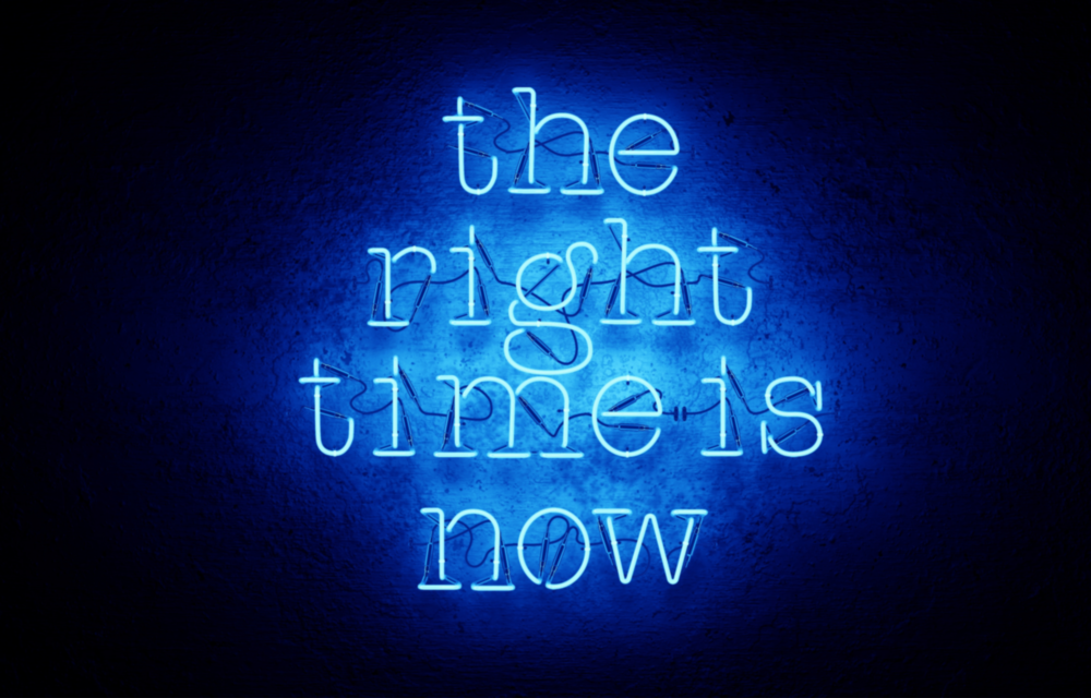 Arte de pared de vidrio de "El momento adecuado es ahora"