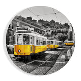 Gelbe Straßenbahnen auf Kopfsteinpflaster Glasbild - 60x60 cm