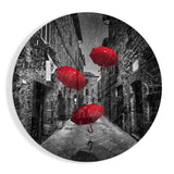 Sombrillas Rojas Flotantes Calle de Piedra cuadro de cristal - 60x60 cm