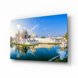 Glasbild Eleganter weißer Tempel mit Spiegelung - 72x46 cm
