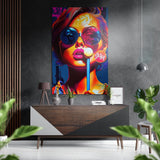 Neon-Pop-Frau mit weißem Lolli Gebürstetes Aluminium-Dibond Wandbild - 60x39 cm