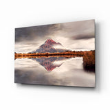 Rostrote Bergspitze Gespiegelt im Stillen See Glasbild - 72x46 cm