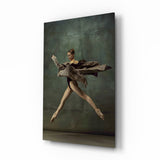 Ballerine en Saut Drapé Marron tableau en verre - 72x46 cm