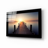 Ponton du lac brumeux au lever du soleil tableau en verre - 72x46 cm