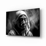 Portrait monochrome de rappeur à capuche tableau en verre - 72x46 cm