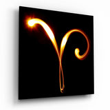 Widder-Symbol mit feuriger Lichtkurve Glasbild - 40x40 cm