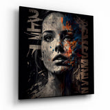 Frauengesicht mit schwarzen Graffiti-Lettern Glasbild - 40x40 cm