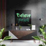 Mintfarbener Schriftzug „Believe in Yourself“ Gebürstetes Aluminium-Dibond Wandbild - 40x40 cm